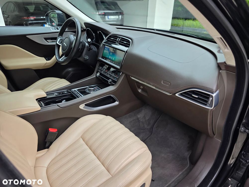 Jaguar F-Pace P250 AWD R-Dynamic Black - 20