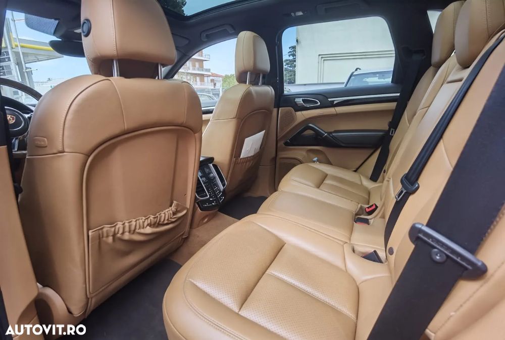 Porsche Cayenne - 10