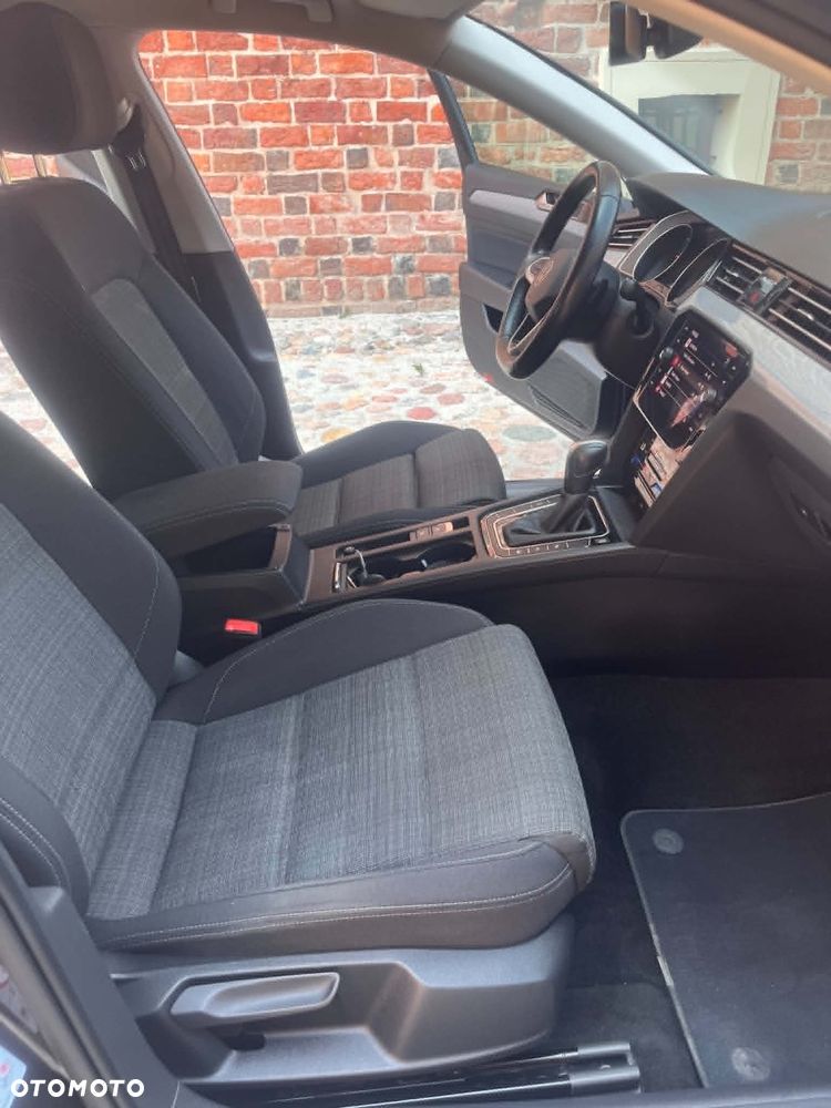 Volkswagen Passat 2.0 TDI SCR DSG Comfortline - 27