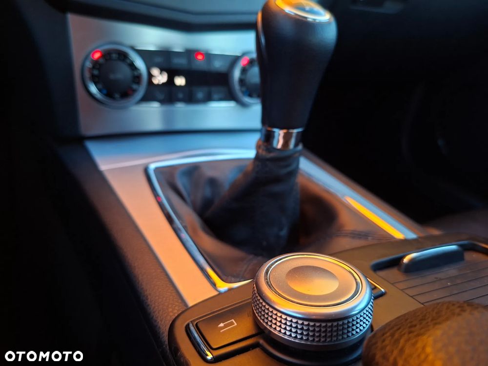 Mercedes-Benz Klasa C 200 Avantgarde Edition - 17