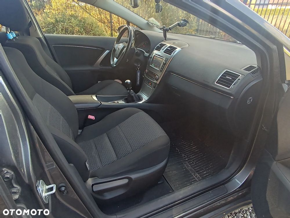 Toyota Avensis - 24