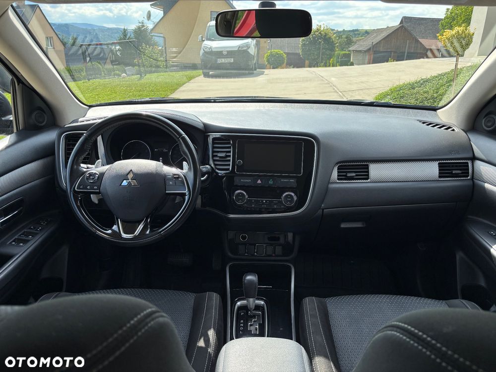 Mitsubishi Outlander - 16