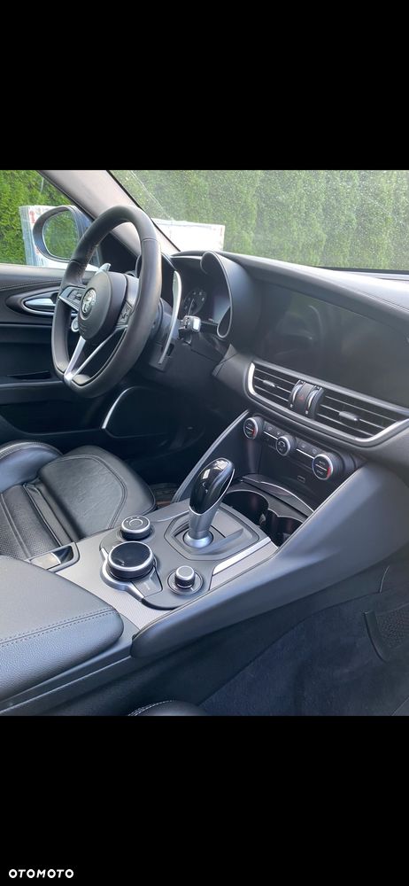 Alfa Romeo Giulia 2.0 Turbo 16V AT8-Q4 Veloce Ti - 10