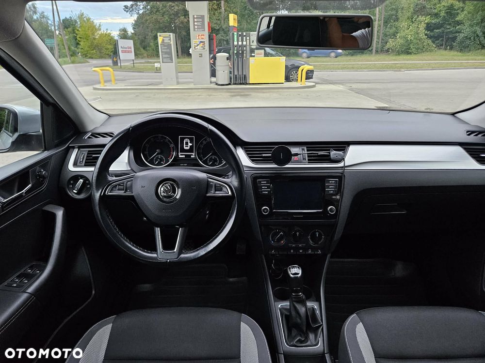 Skoda RAPID 1.0 TSI Active - 11