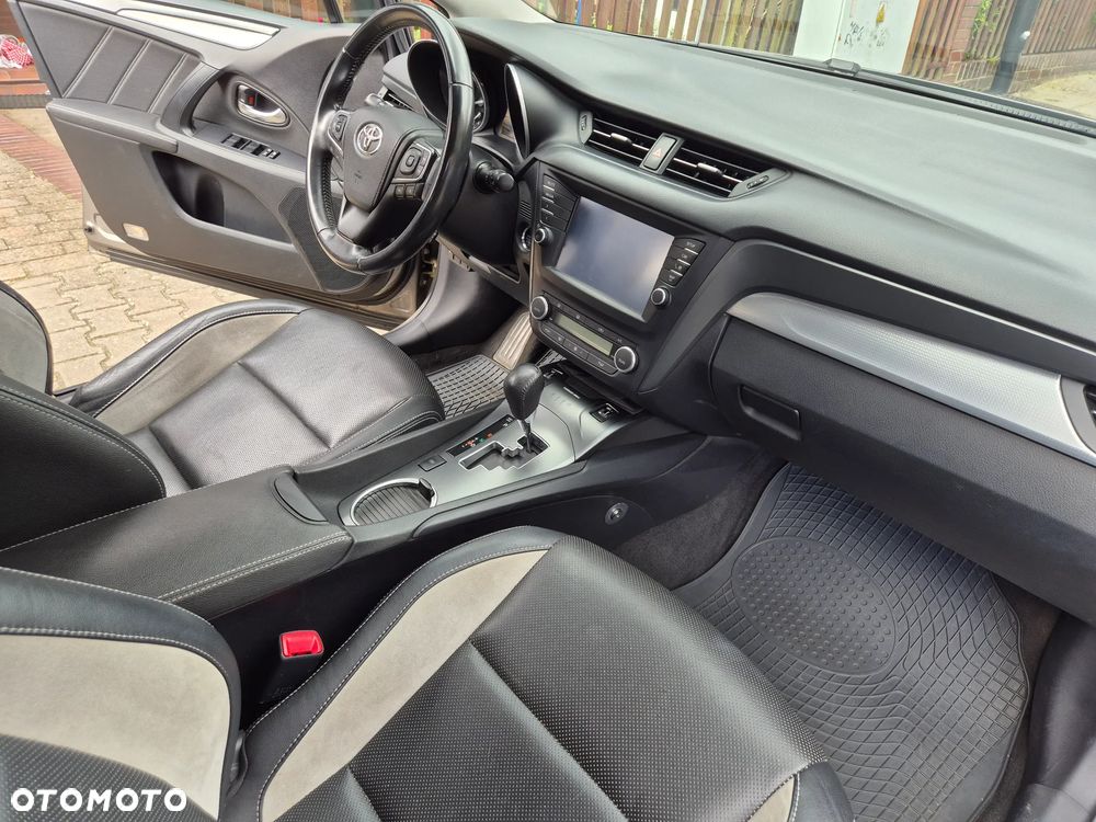 Toyota Avensis 1.8 Premium MS - 11
