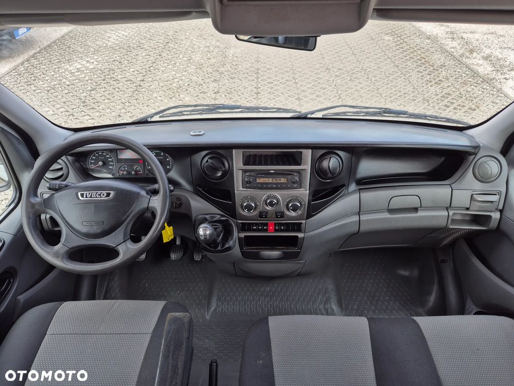 Iveco Daily 35S13 L3H2, Brygadówka 6 osób, blaszak, HAK 3.5T, klimatyzacja - 15