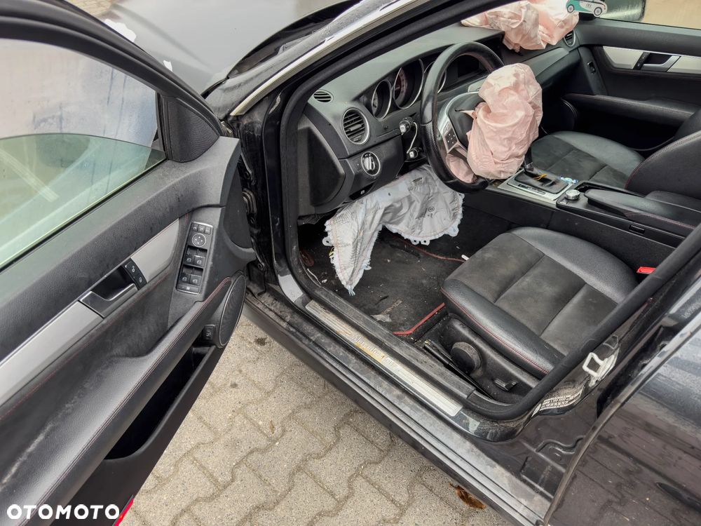 Mercedes-Benz Klasa C 220 CDI DPF Automatik Avantgarde - 22