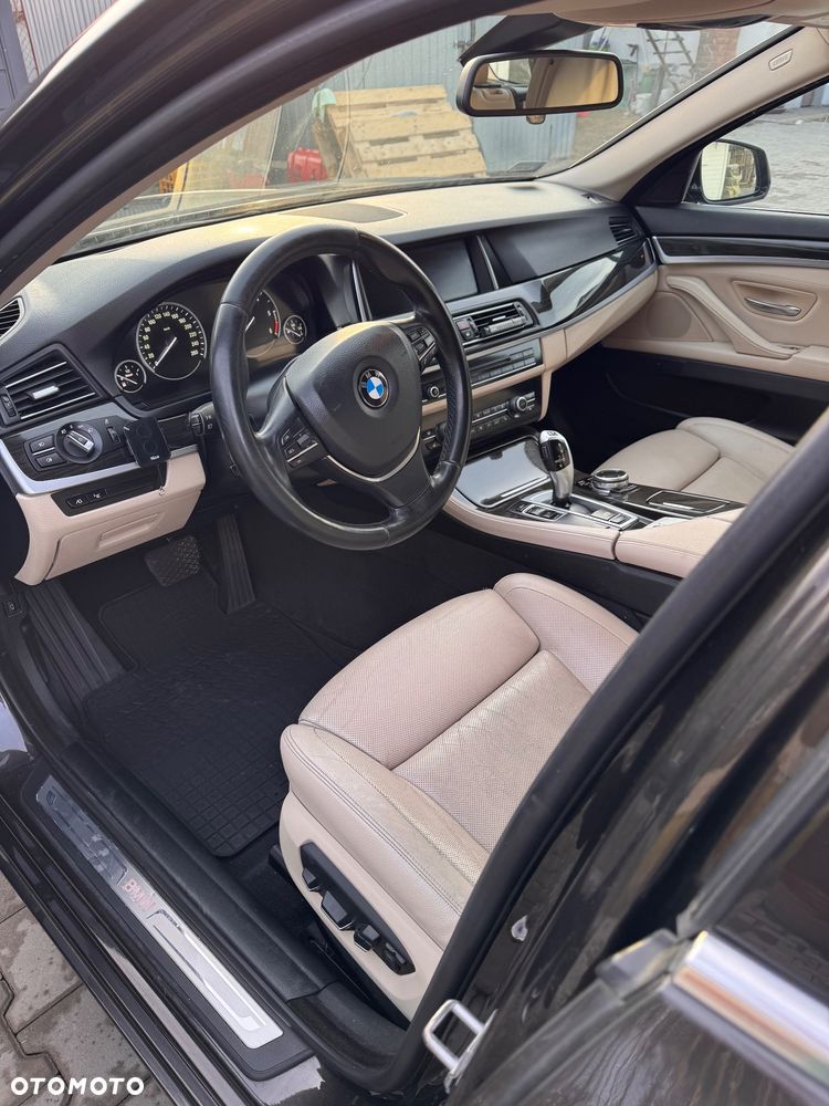 BMW Seria 5 525d Luxury Line - 13