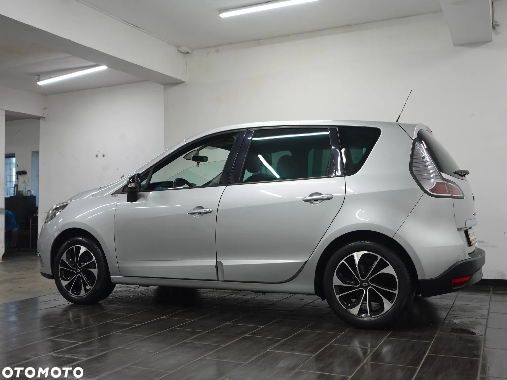 Renault Scenic ENERGY TCe 115 Bose Edition - 6
