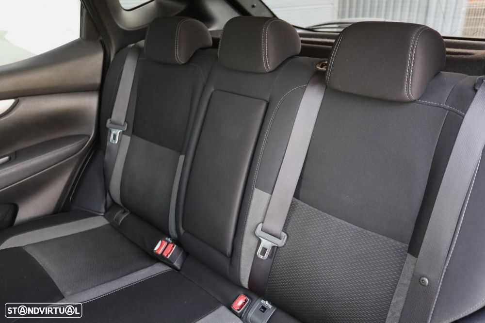 Nissan Qashqai 1.5 dCi N-Connecta - 17