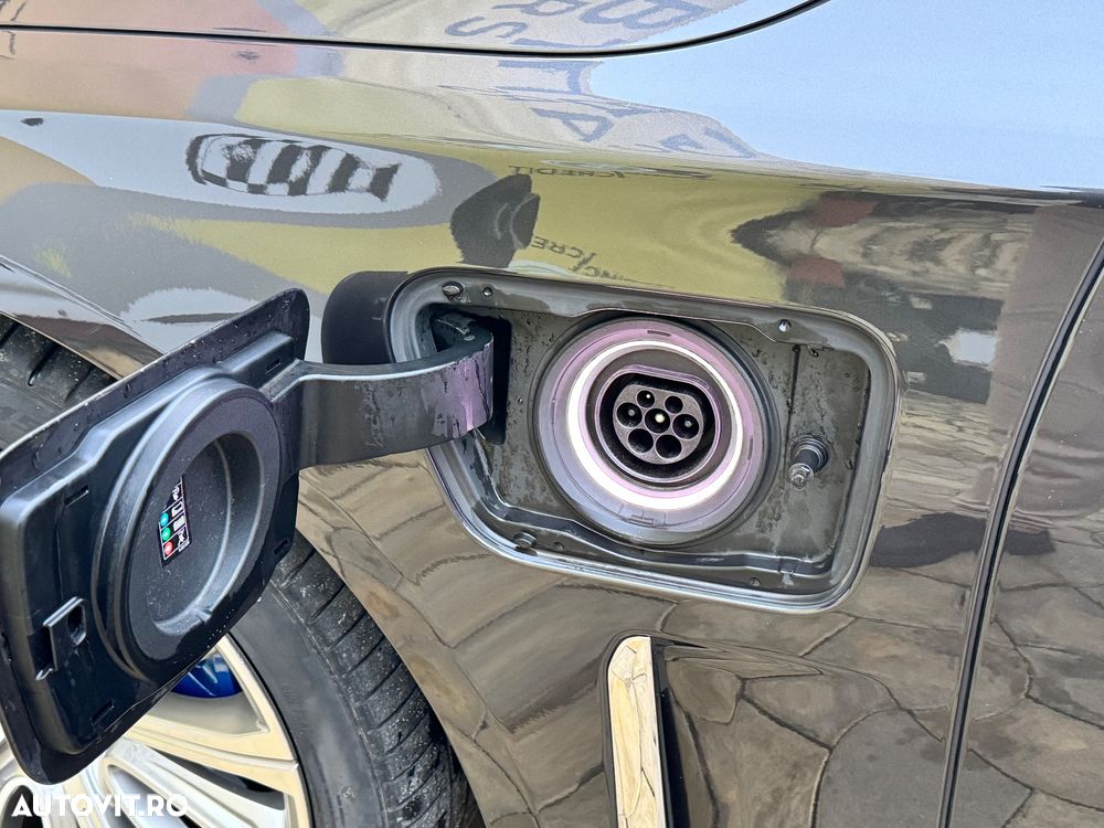 BMW Seria 7 745e - 13