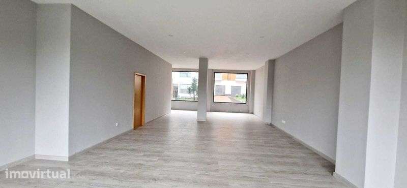 Espaço comercial em Paredes