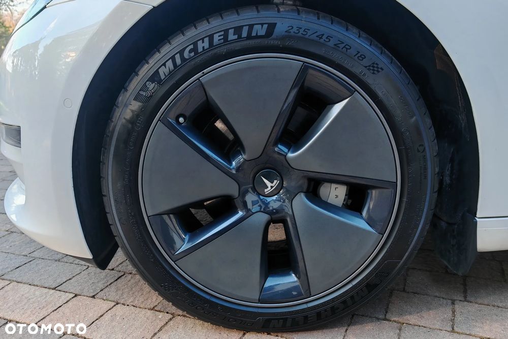 Tesla Model 3 - 36