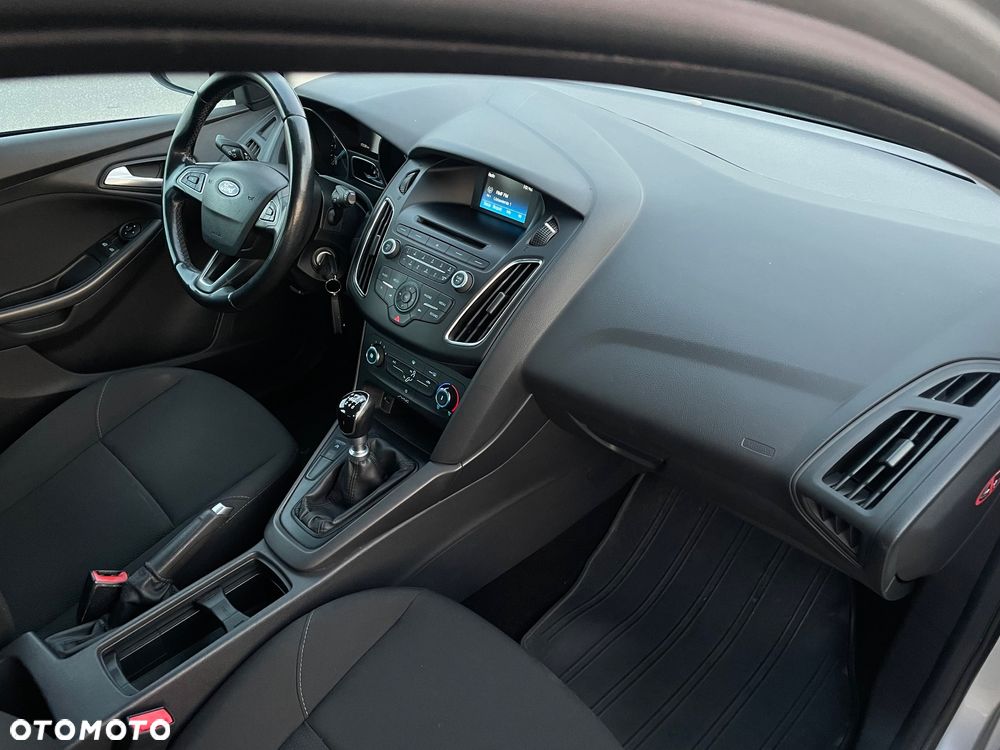 Ford Focus SW - 15