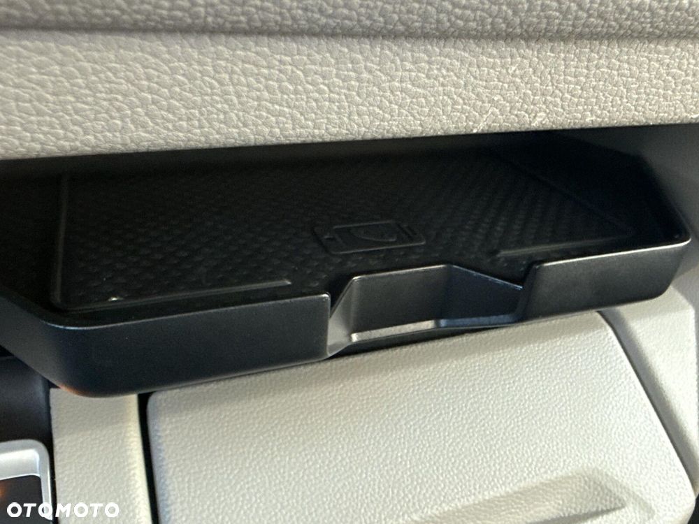 Volkswagen Multivan - 31