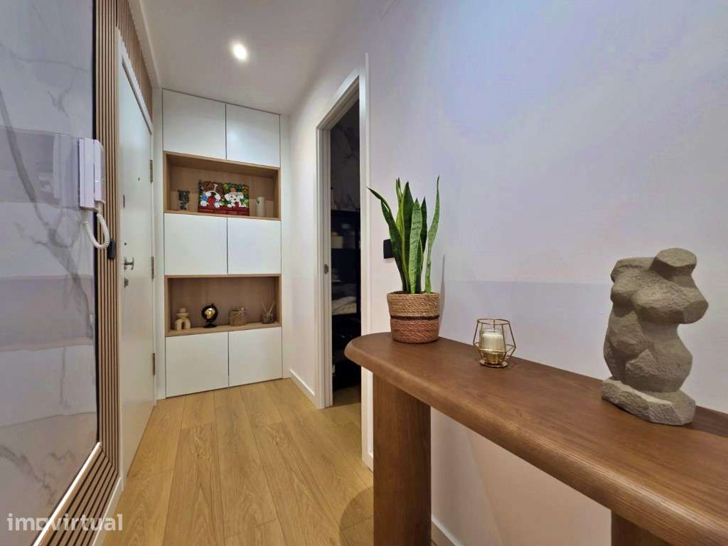Apartamento T2+1 totalmente renovado | garagem e varanda - Grande imagem: 4/21