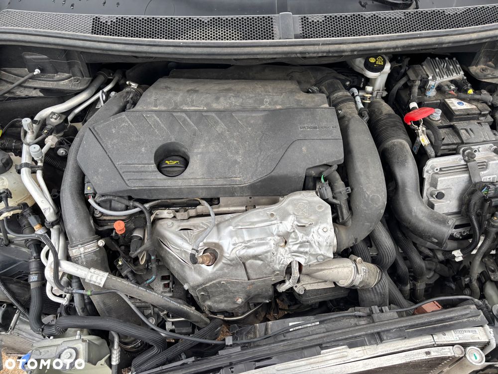 Peugeot 3008 1.6 PureTech Hybrid PHEV Allure S&S EAT8 - 7