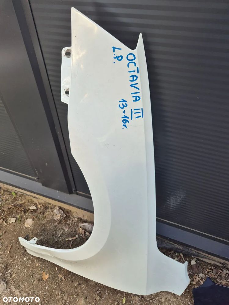 Błotnik Skoda Octavia III BIAŁY NIEBIESKI - 3