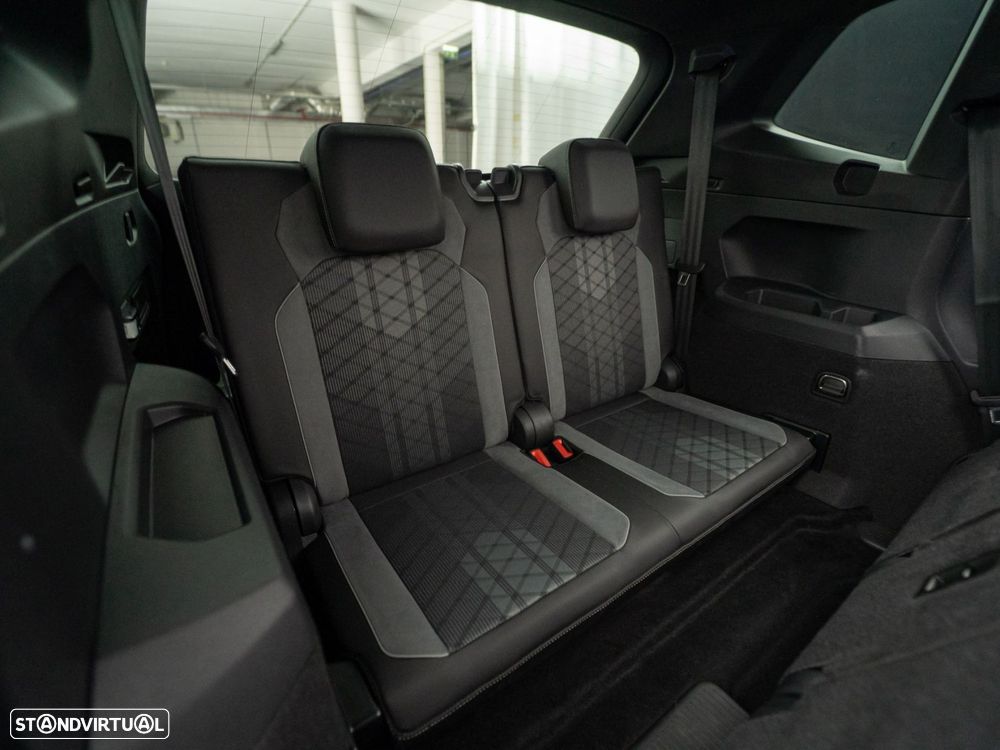 VW Tiguan Allspace 2.0 TDI R-Line DSG - 46