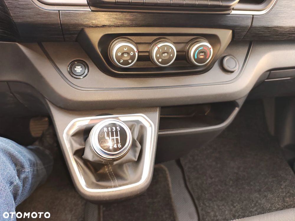 Renault Trafic - 25