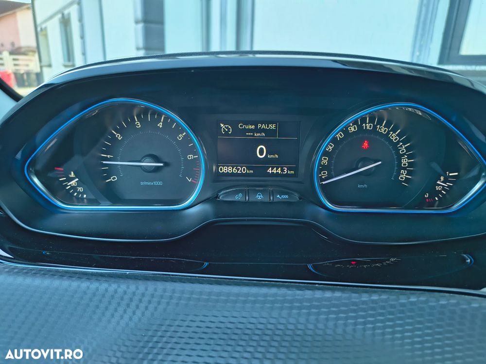 Peugeot 2008 1.2 PureTech Turbo Allure - 7