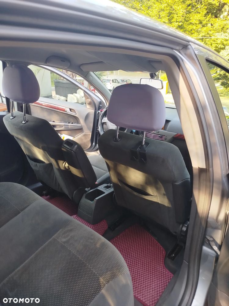 Opel Astra 1.6 Enjoy - 24