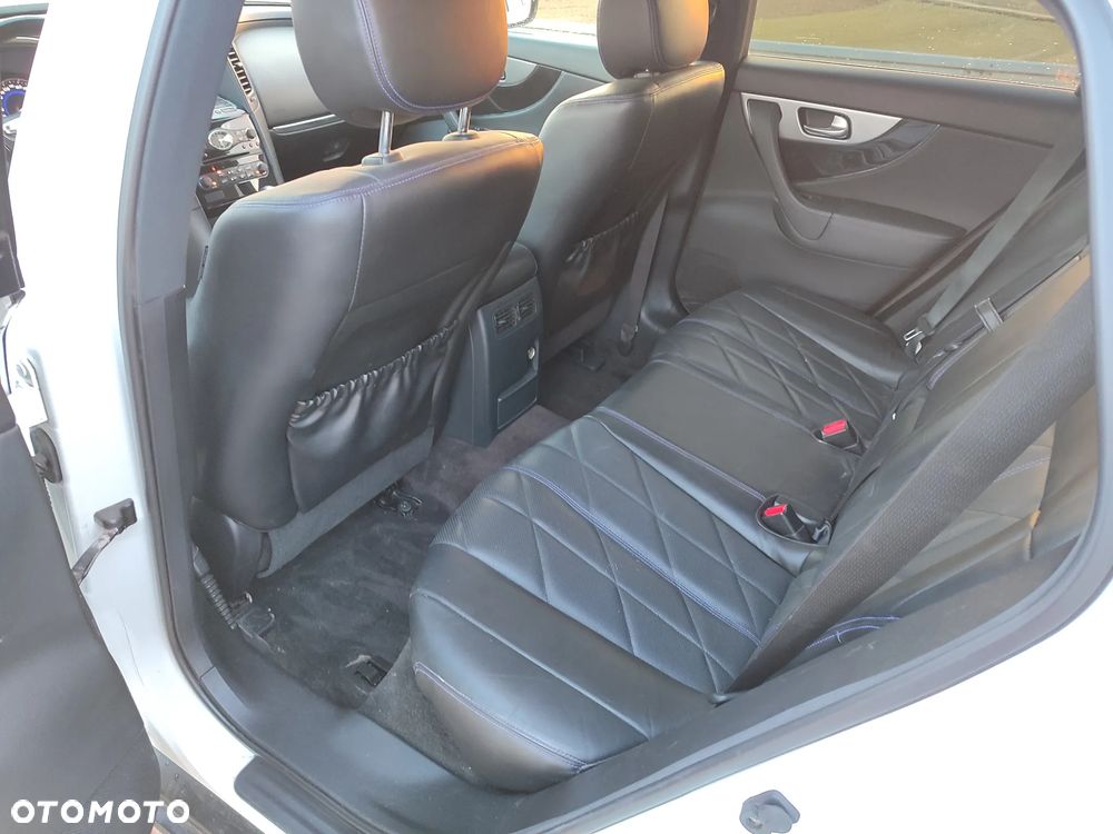 Infiniti Q70 3.0d S - 17