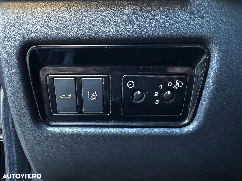 Jaguar XE 2.0 Prestige - 35