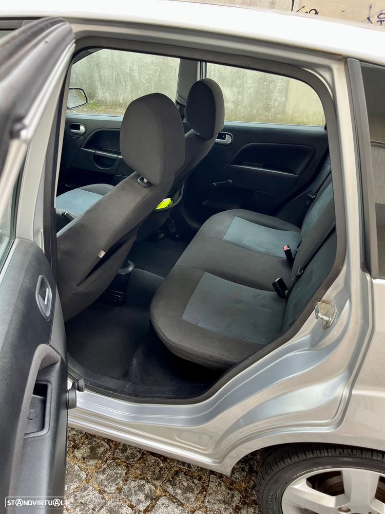 Ford Fiesta - 8