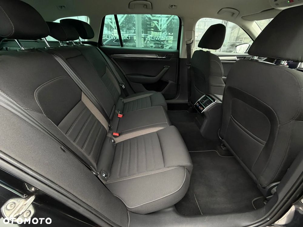 Skoda Superb 2.0 TDI 4x4 DSG Scout - 24
