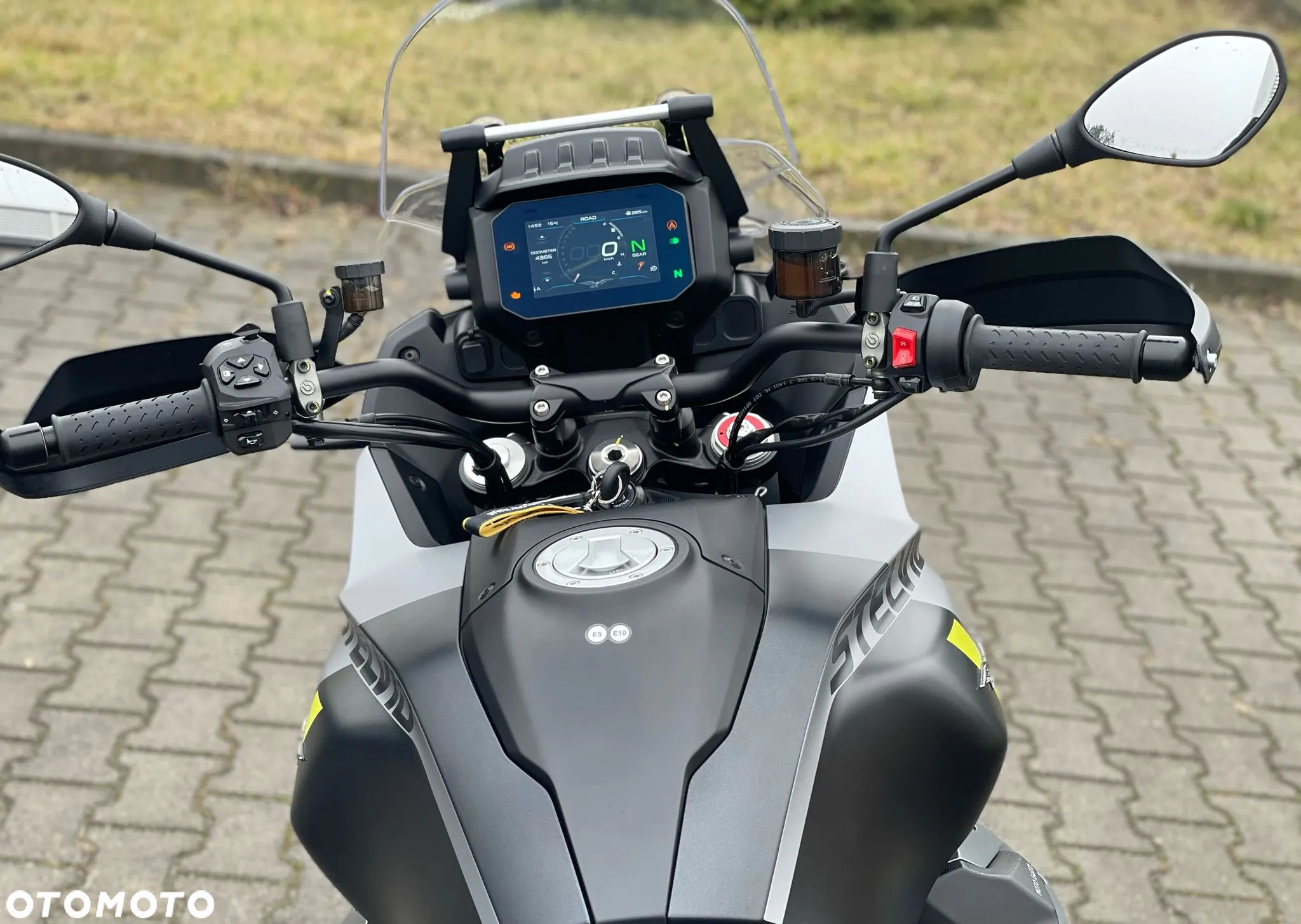 Moto Guzzi Stelvio - 18