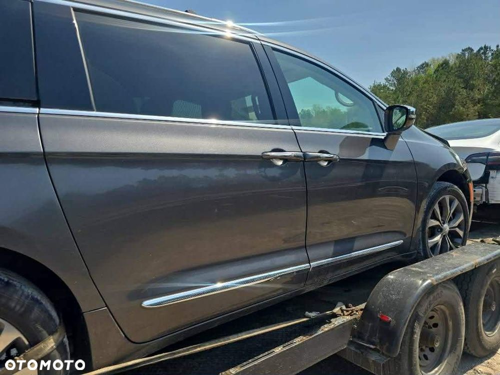 Chrysler Pacifica - 8