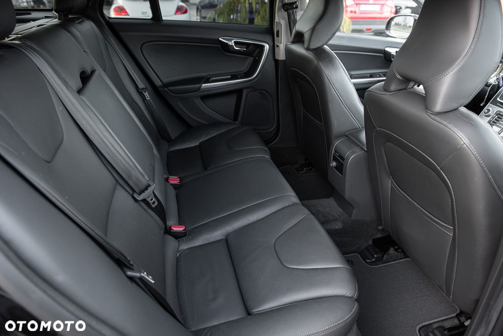 Volvo V60 Cross Country - 19
