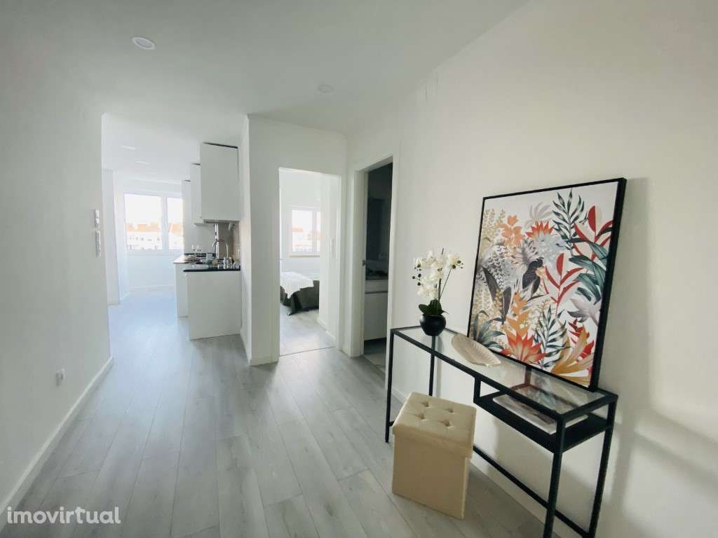 Apartamento T3, totalmente remodelado e mobilado, varanda, Benfica - Grande imagem: 3/24