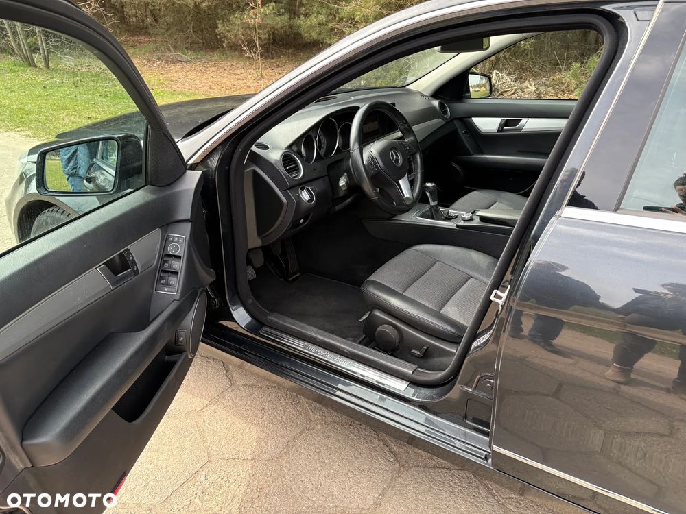 Mercedes-Benz Klasa C 180 CGI BlueEff Classic - 9