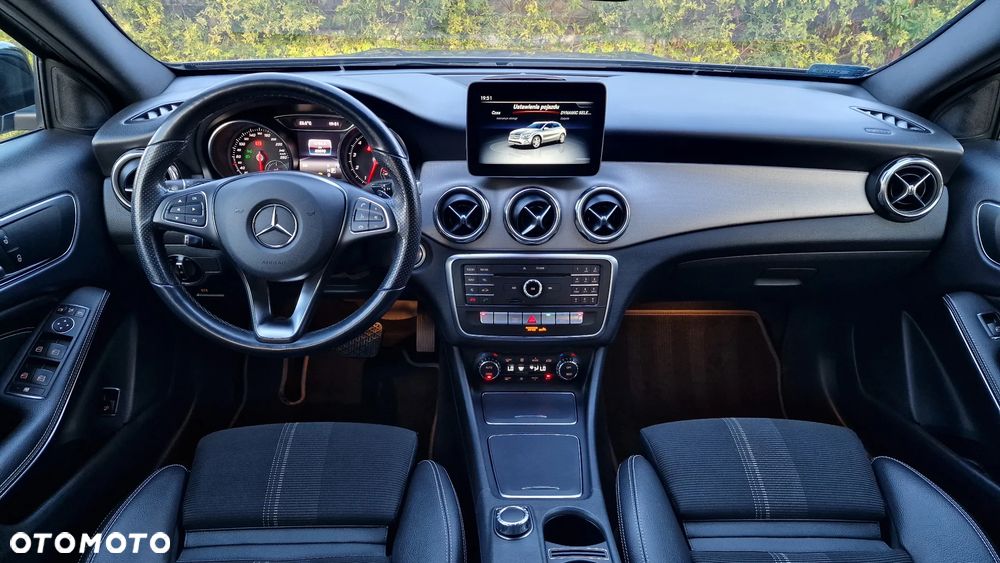 Mercedes-Benz GLA 200 7G-DCT AMG Line - 3