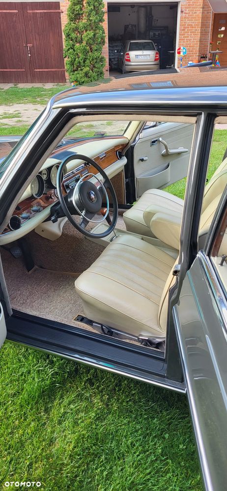 Mercedes-Benz 280 - 19