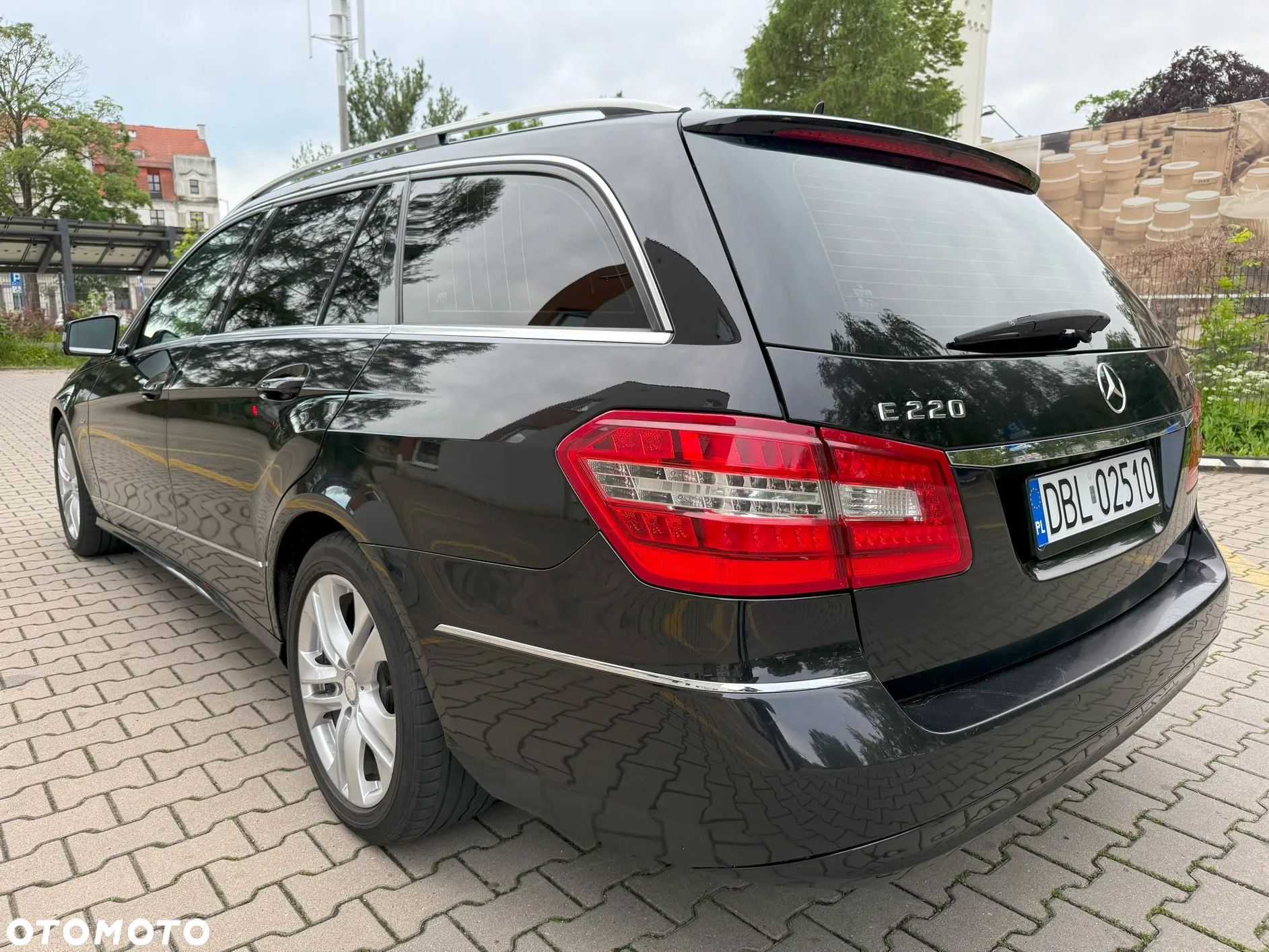 Mercedes-Benz Klasa E 220 T CDI DPF BlueEFFICIENCY Automatik Avantgarde - 4