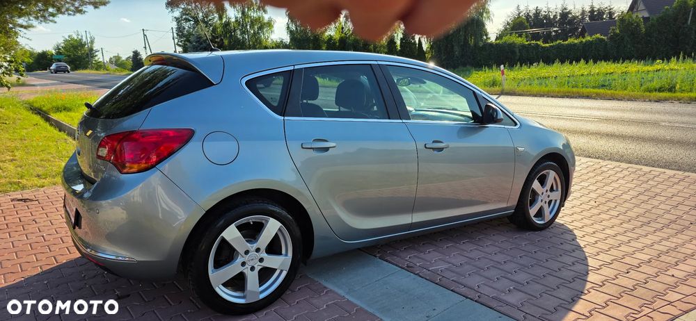 Opel Astra 1.4 Turbo Innovation - 11