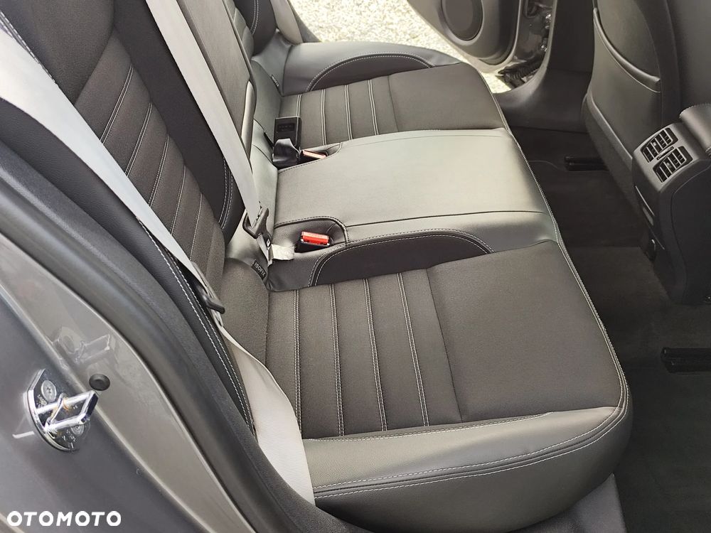 Renault Laguna dCi 150 FAP Start-Stop Bose Edition - 31