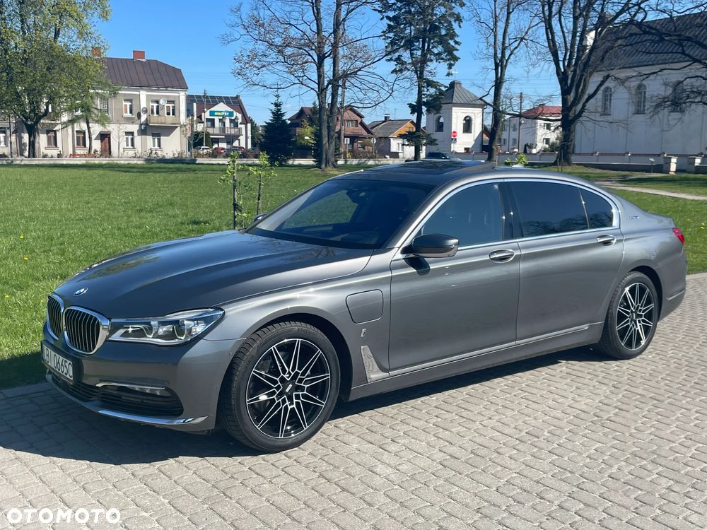 BMW Seria 7 740Le iPerformance - 17