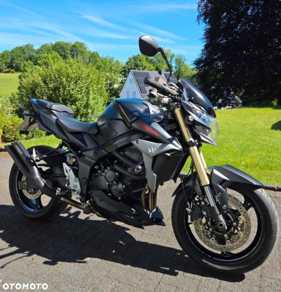 Suzuki GSR - 1