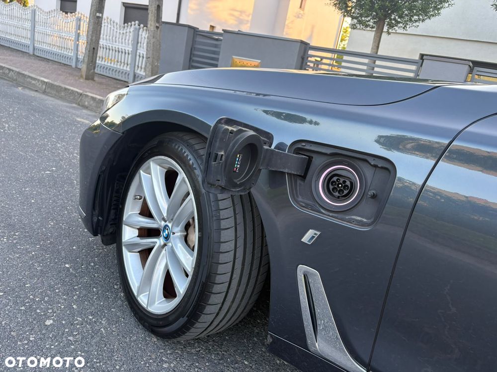BMW Seria 7 740e iPerformance - 29