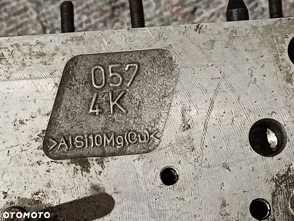 NR 57 Głowica silnika prawa Audi A8 D3 4,2TDI 057354 - 10