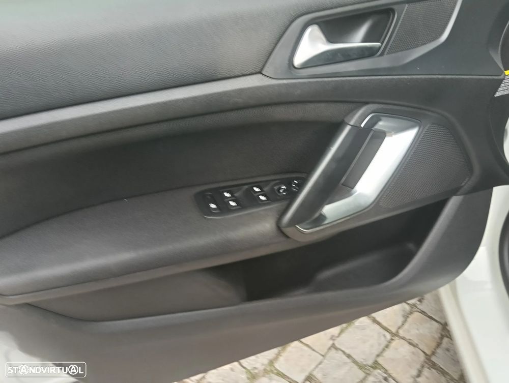 Peugeot 308 1.6 e-HDi Allure J17 - 15