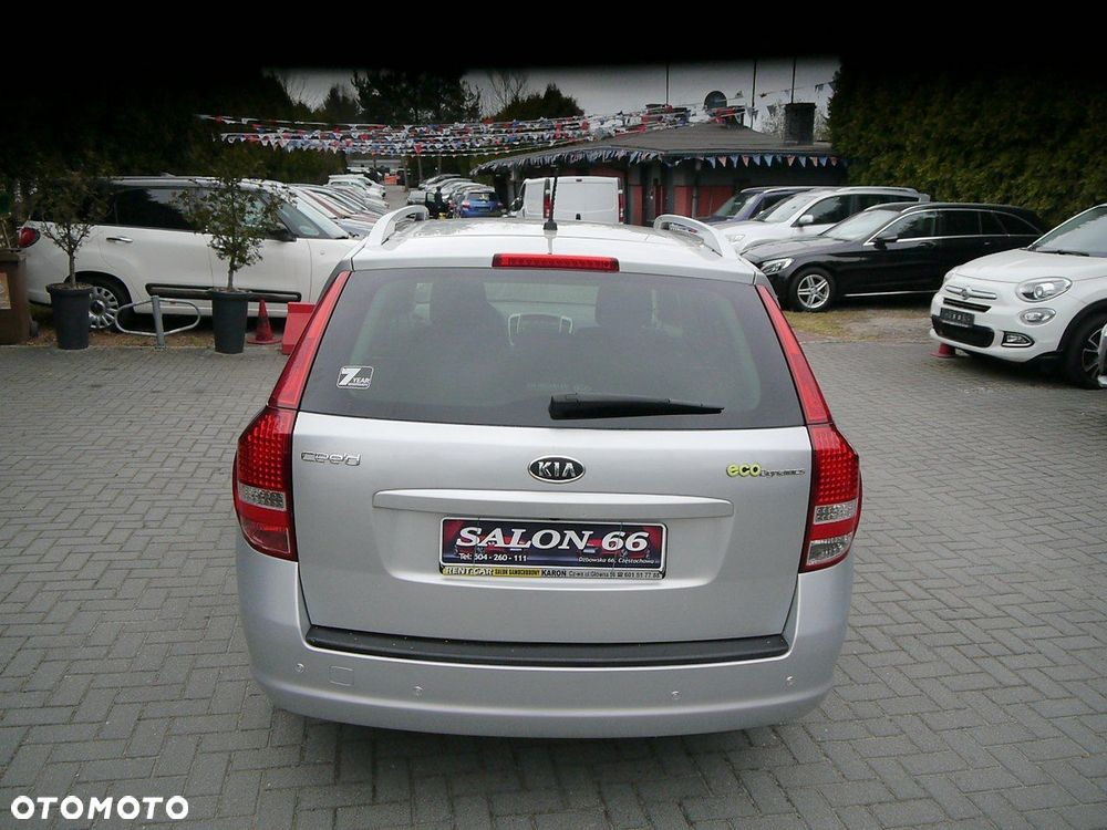 Kia Ceed - 12
