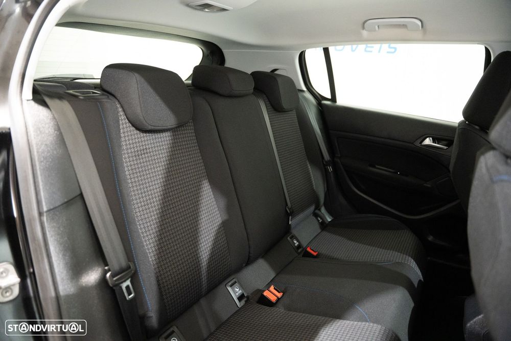 Peugeot 308 1.2 PureTech Allure EAT8 - 21