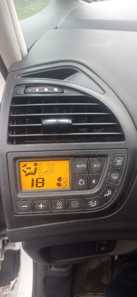 Citroën C4 Picasso 1.6 HDI FAP Tendance - 10