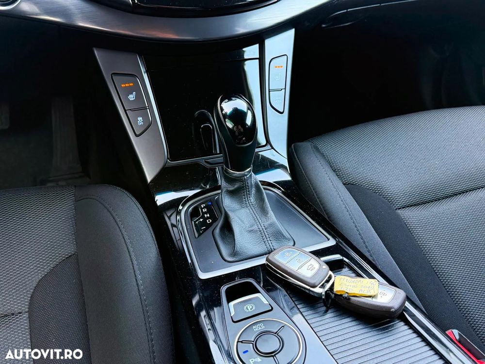 Hyundai i40 Kombi 1.7 CRDi DCT Trend - 2