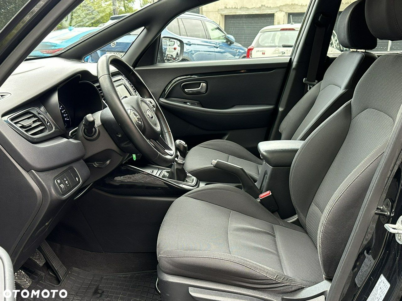 Kia Carens 1.6 GDI L - 11